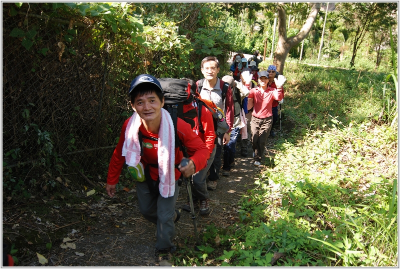 2012-10-07 10-04-25往登山口途中.JPG